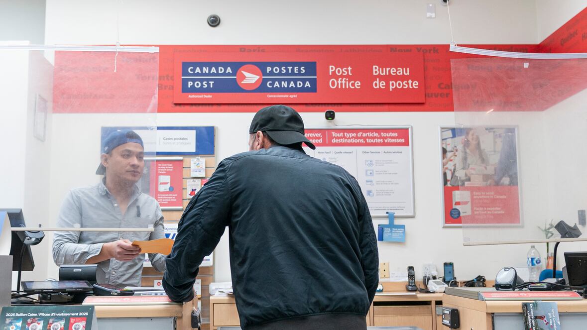 Vancouver Chinatown's last post office, a 'lifeline' for community, facing closure